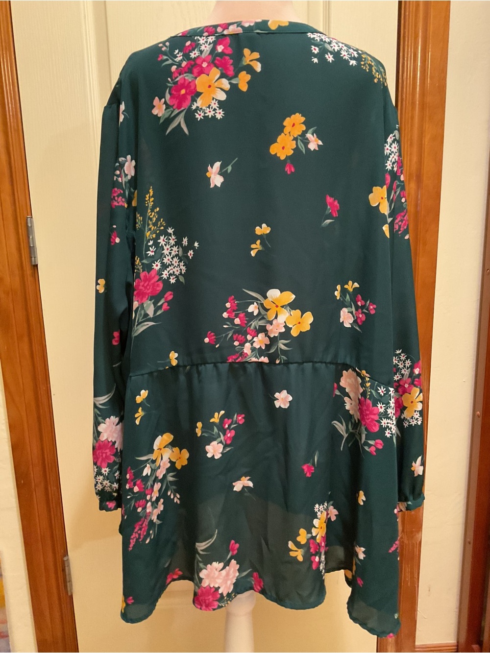 Old Navy Green Floral V-Neck Long Sleeve Tunic/Blouse 4X (30/32W) - Picture 3 of 4